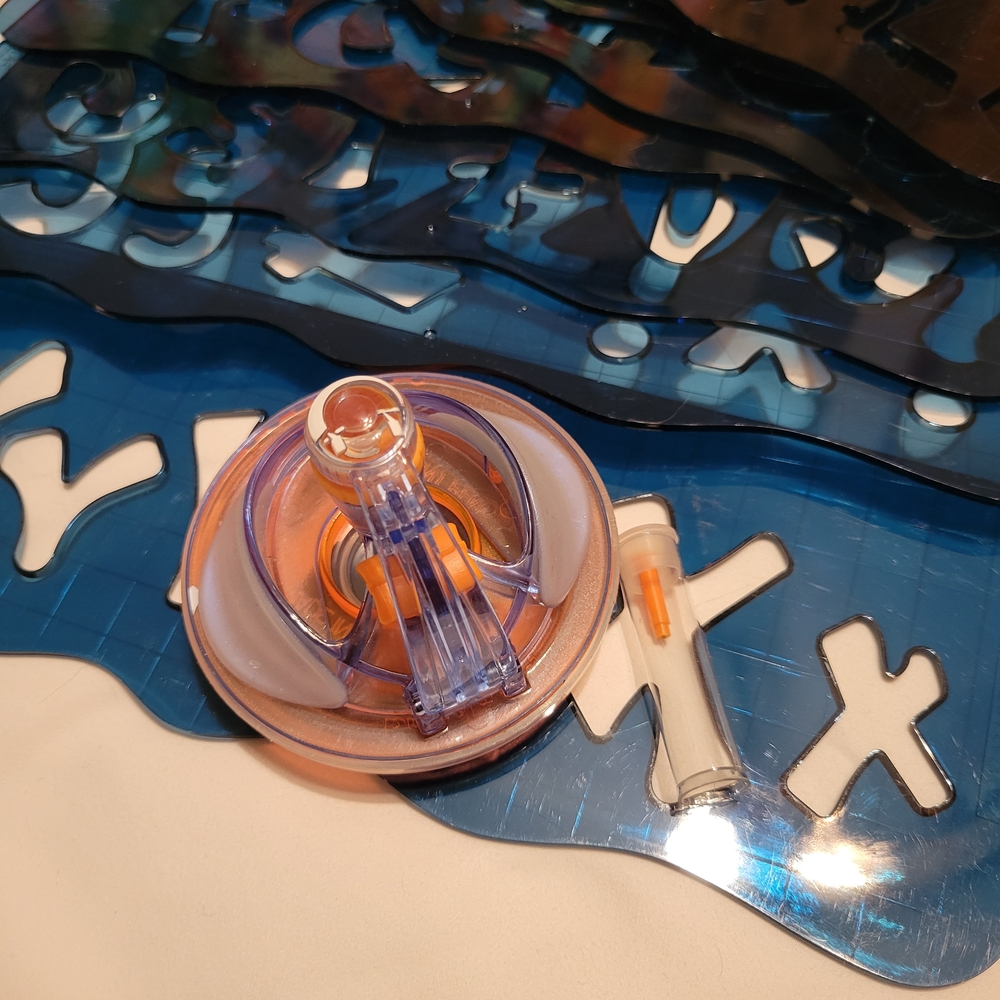 Fiskars Shape Cutter with Alphabet Stencil Set - Picture 2 of 3